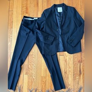 Zara boys collection navy wool suit size 13/14. Good used condition.